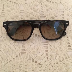 Tortoise wayfarer ray ban sunglasses